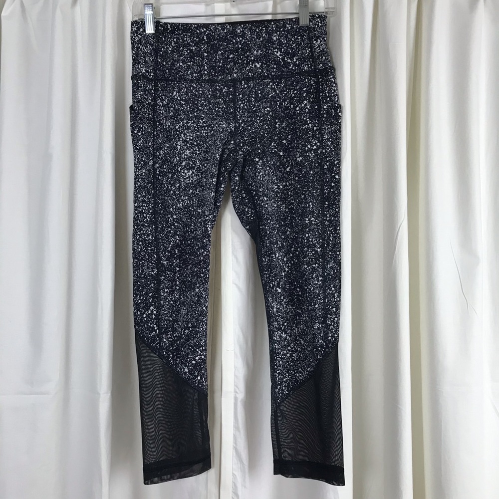 Lululemon ankle Leggings in Black & White - Picture 2 of 7